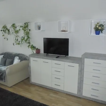 Eva Lange Apartment *